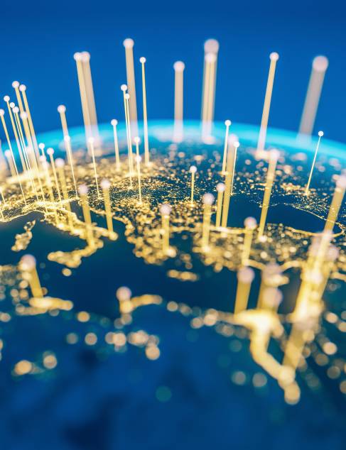 Wereldbol met licht komend vanuit grote steden